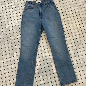 Abercrombie 90’s Slim Straight Ultra High Rise